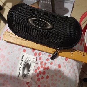 NWT Hard Clam Shell Oakley Black Protective Glasses Case Zip Up Foam Interior